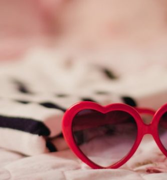 glasses, hearts, red color