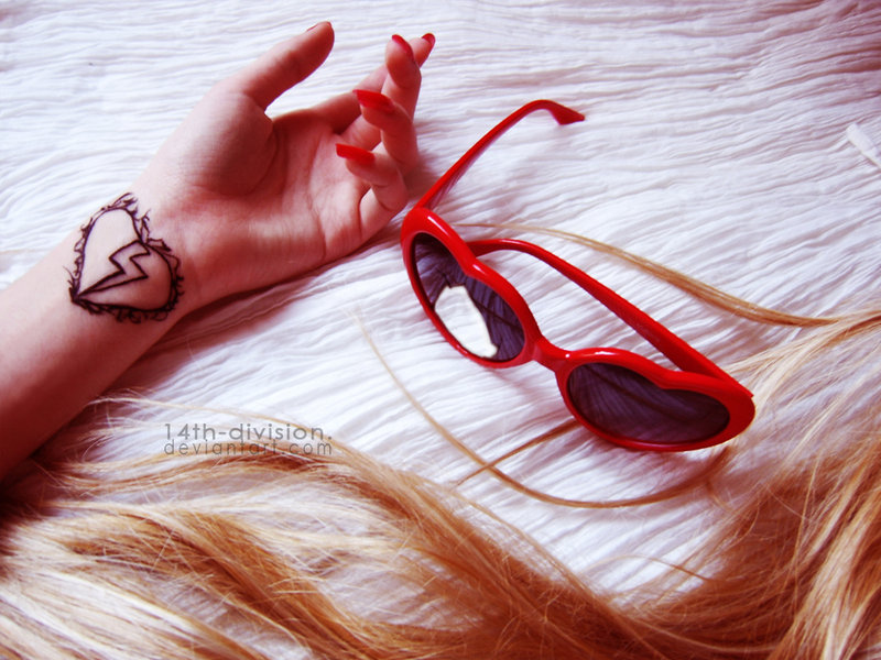 glasses, hearts, red color